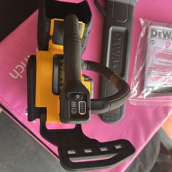 Dewalt 60v chainsaw. Tool only - Picture 3 of 5